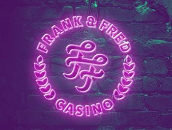 Frank & Fred casino lila neonskylt